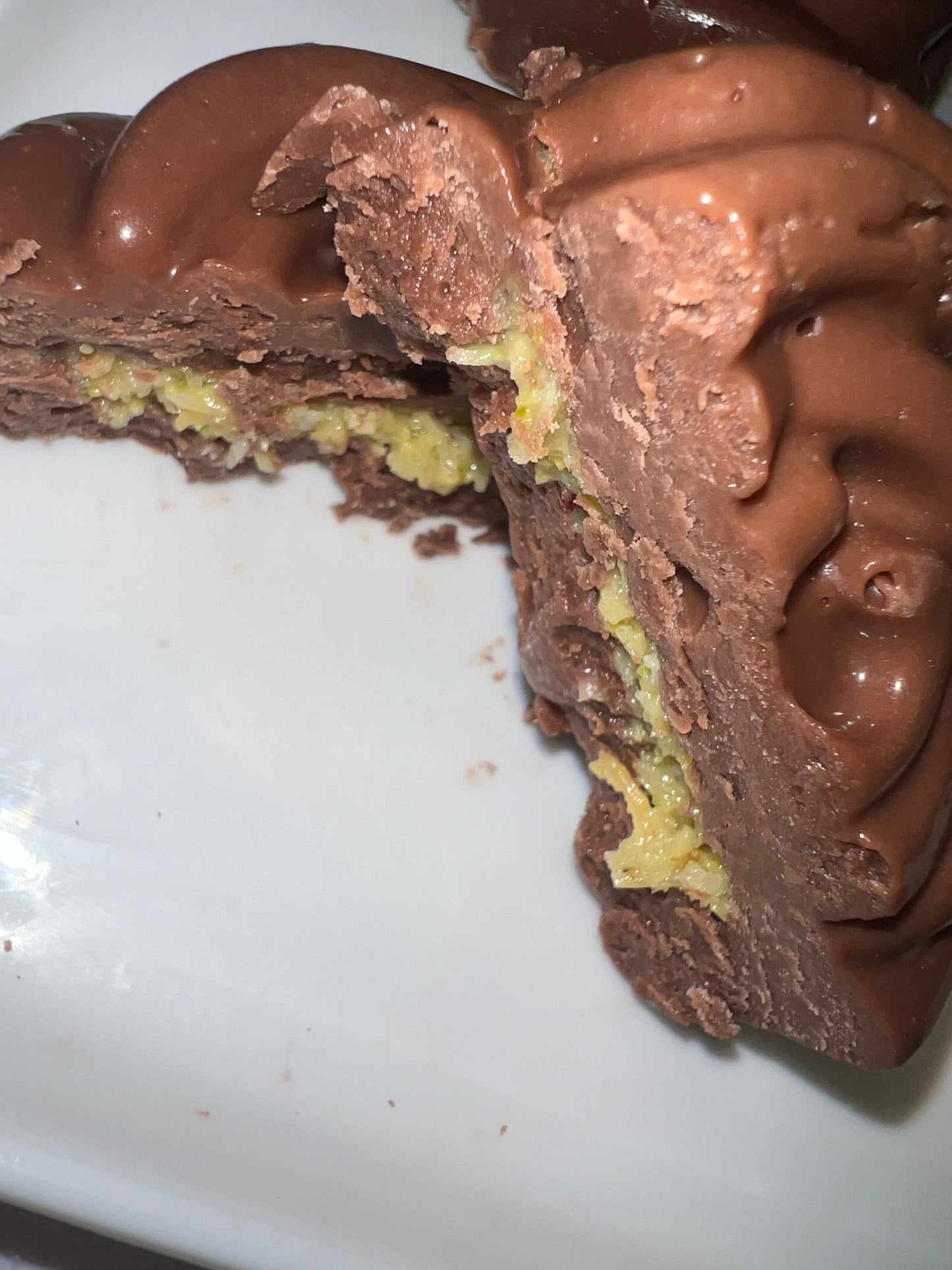 Rosé Pistachio Knafeh Chocolate